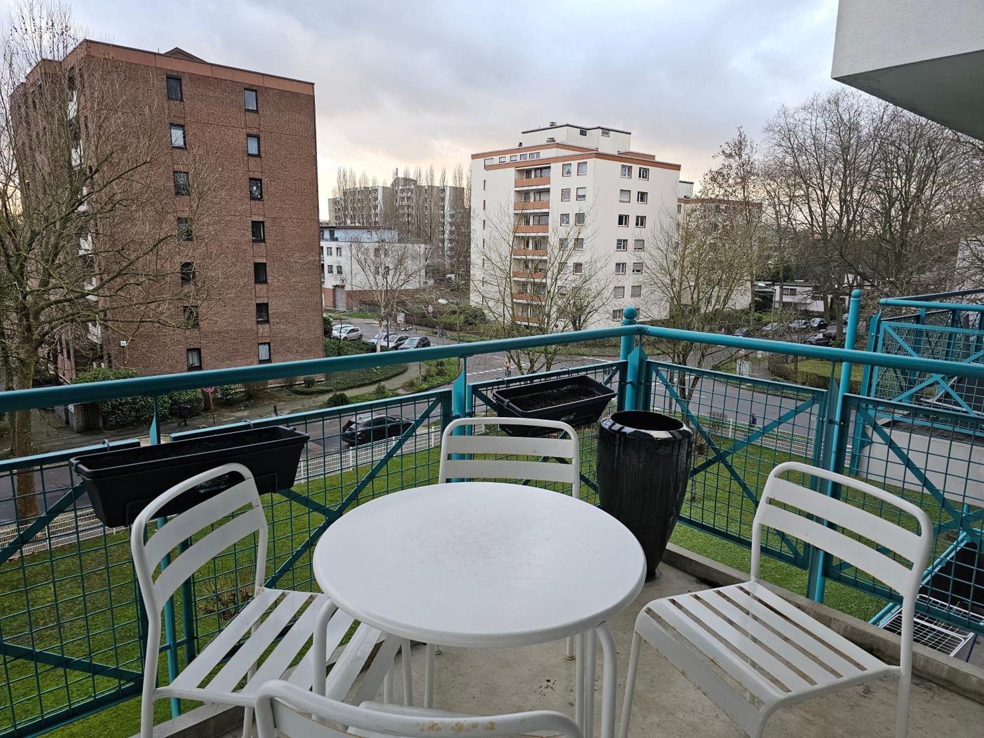 Uebernachten Sie Im Wunderschoenen Weiden Apartment Кьолн Екстериор снимка